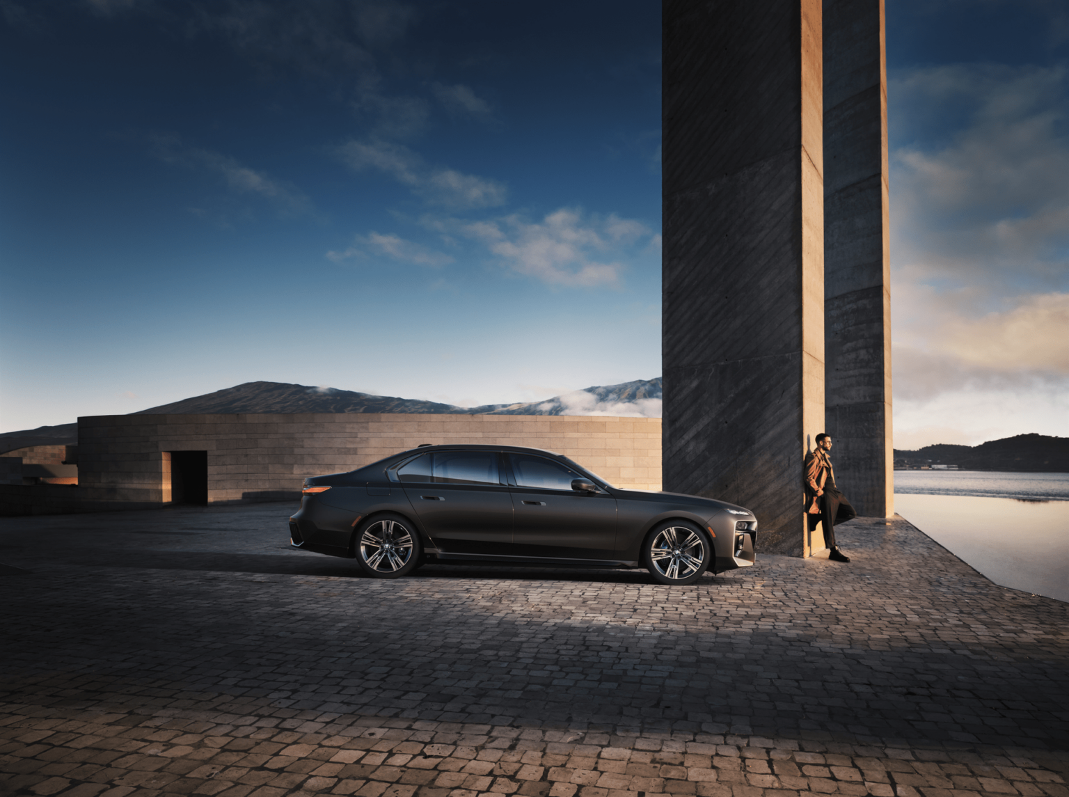BMW-MY23-7Series-DI21_000048093-R1-min-1536x1145
