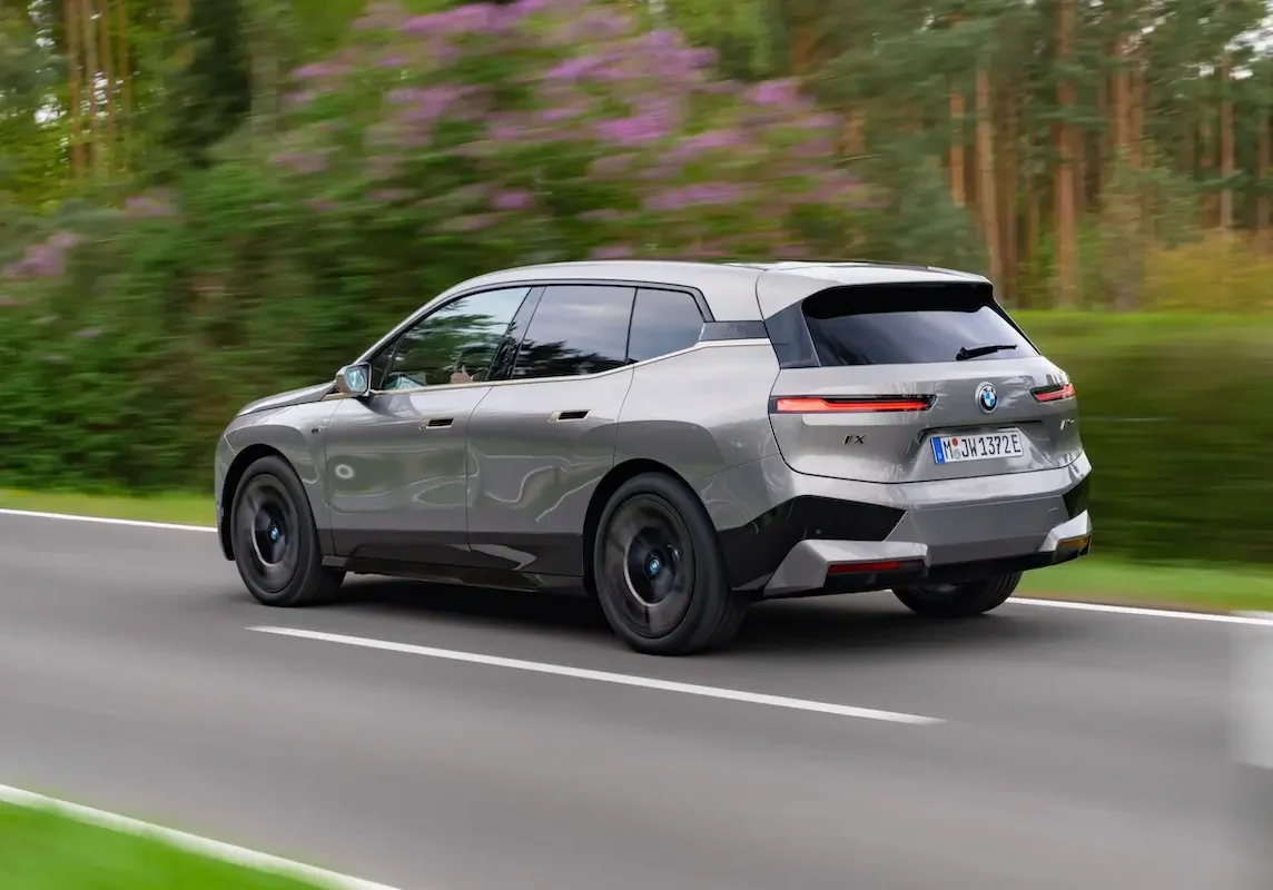 2023-bmw-ix-m60-106-1653422429