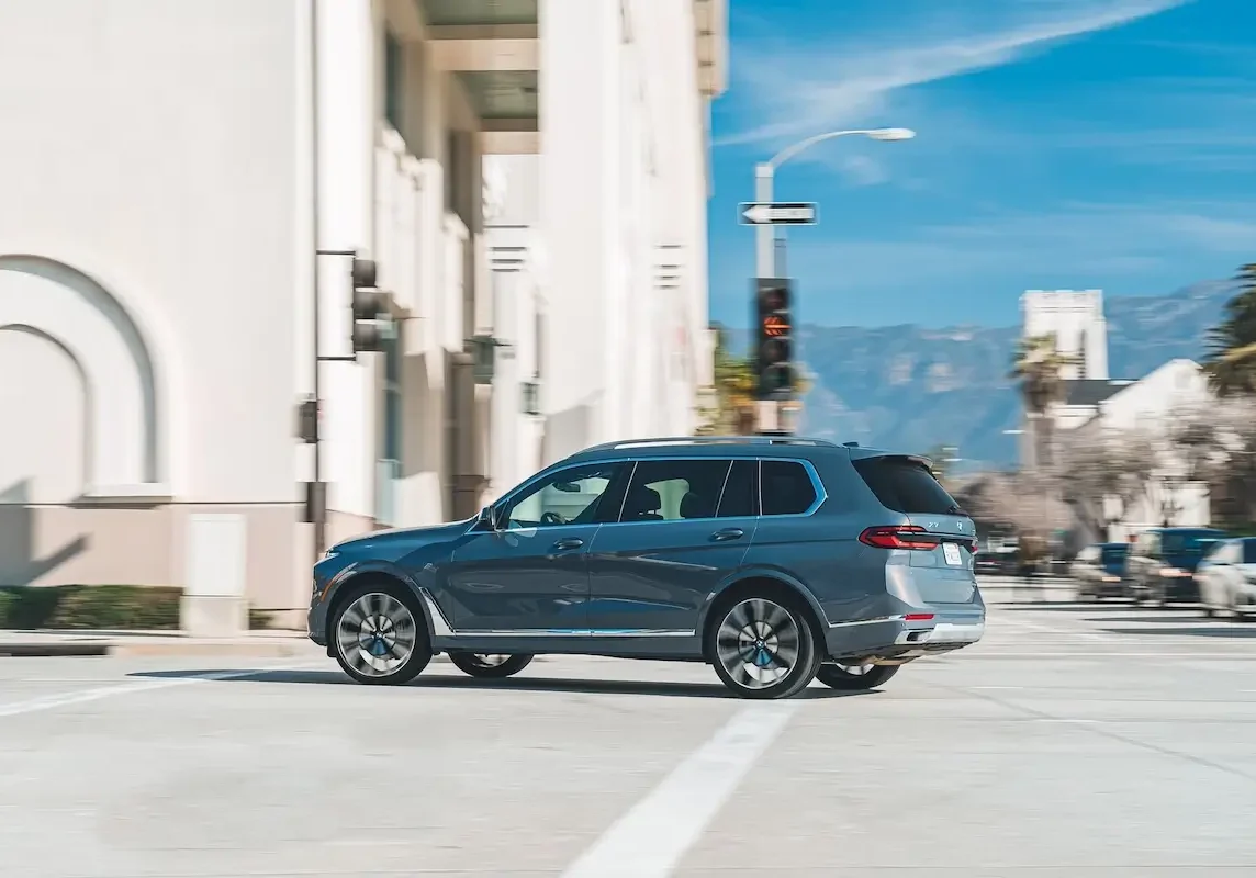 2023-bmw-x7-xdrive-40i152-641c5b45a490b
